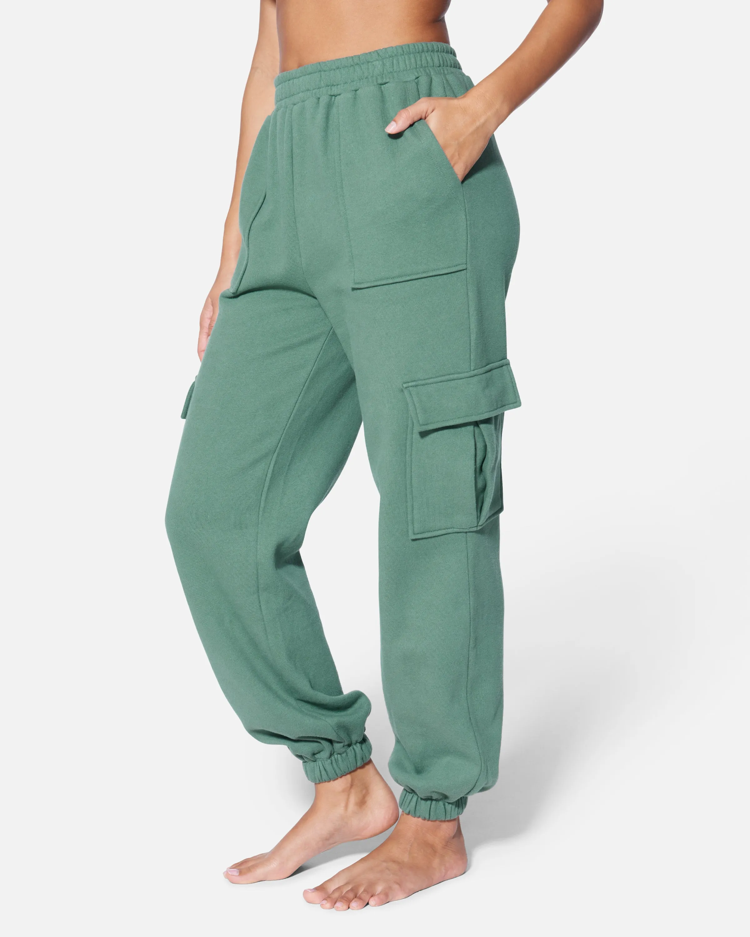 ESSENTIAL FLEECE CARGO JOGGER PANT