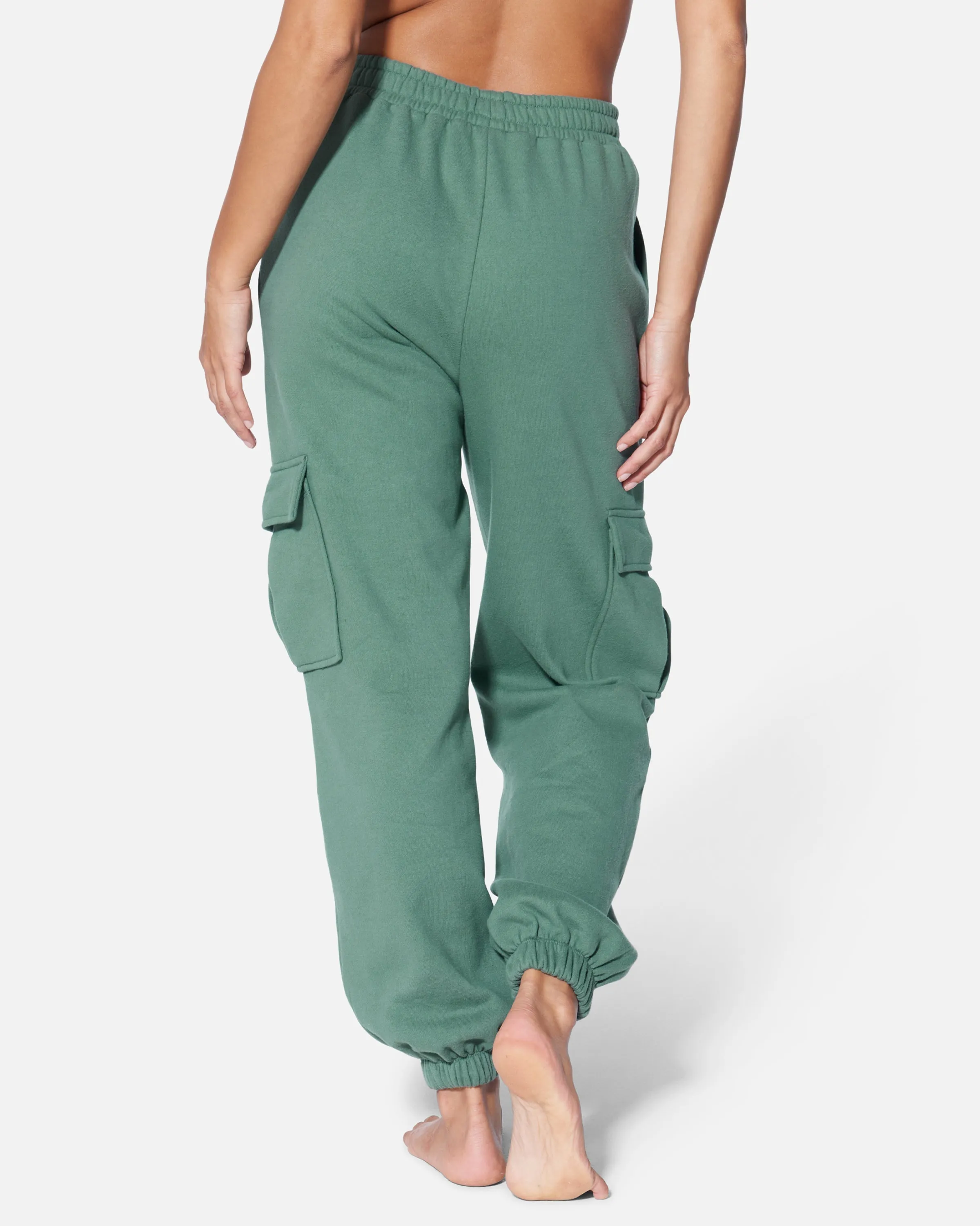 ESSENTIAL FLEECE CARGO JOGGER PANT