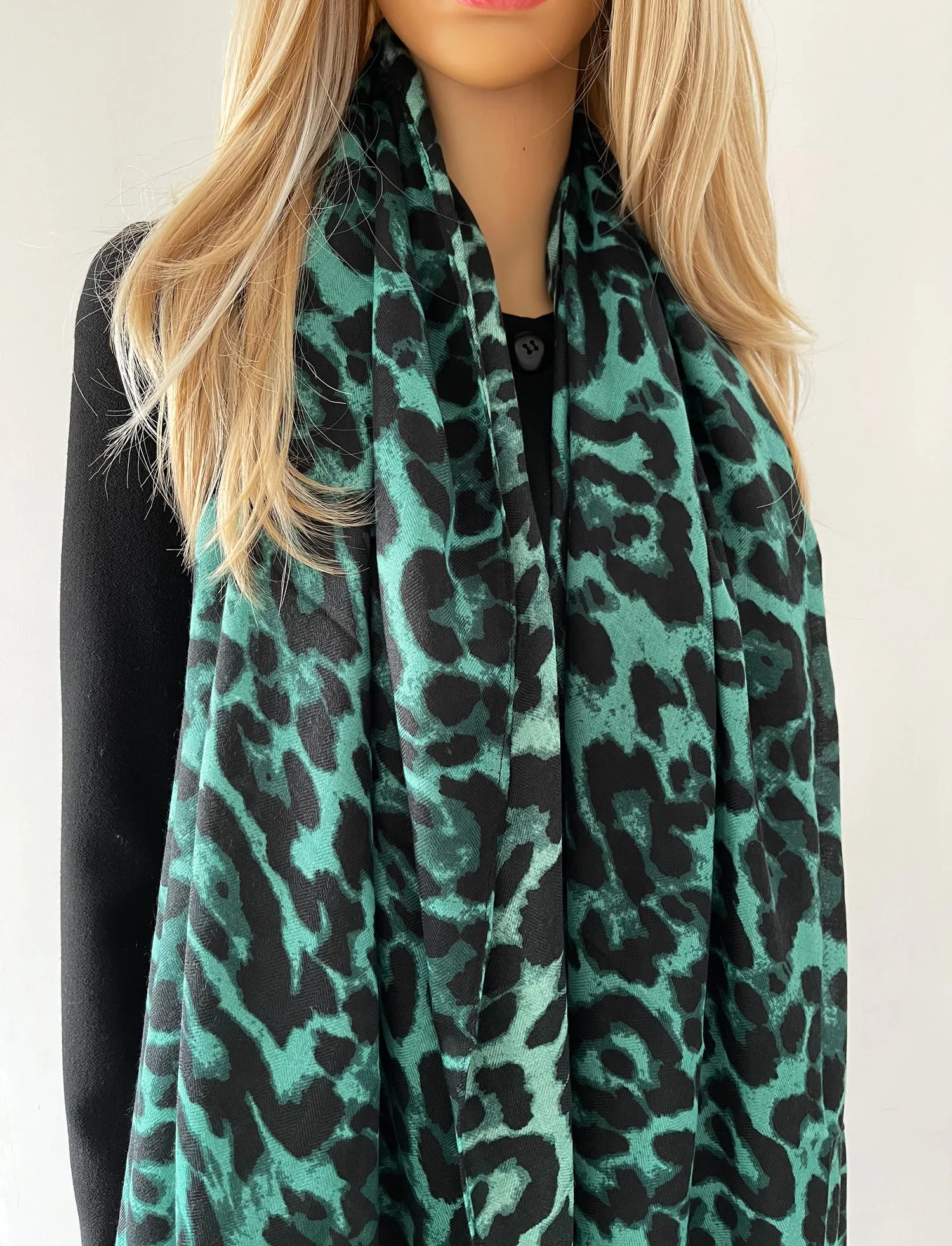 LARGE DARK GREEN LEOPARD PRINT SCARF