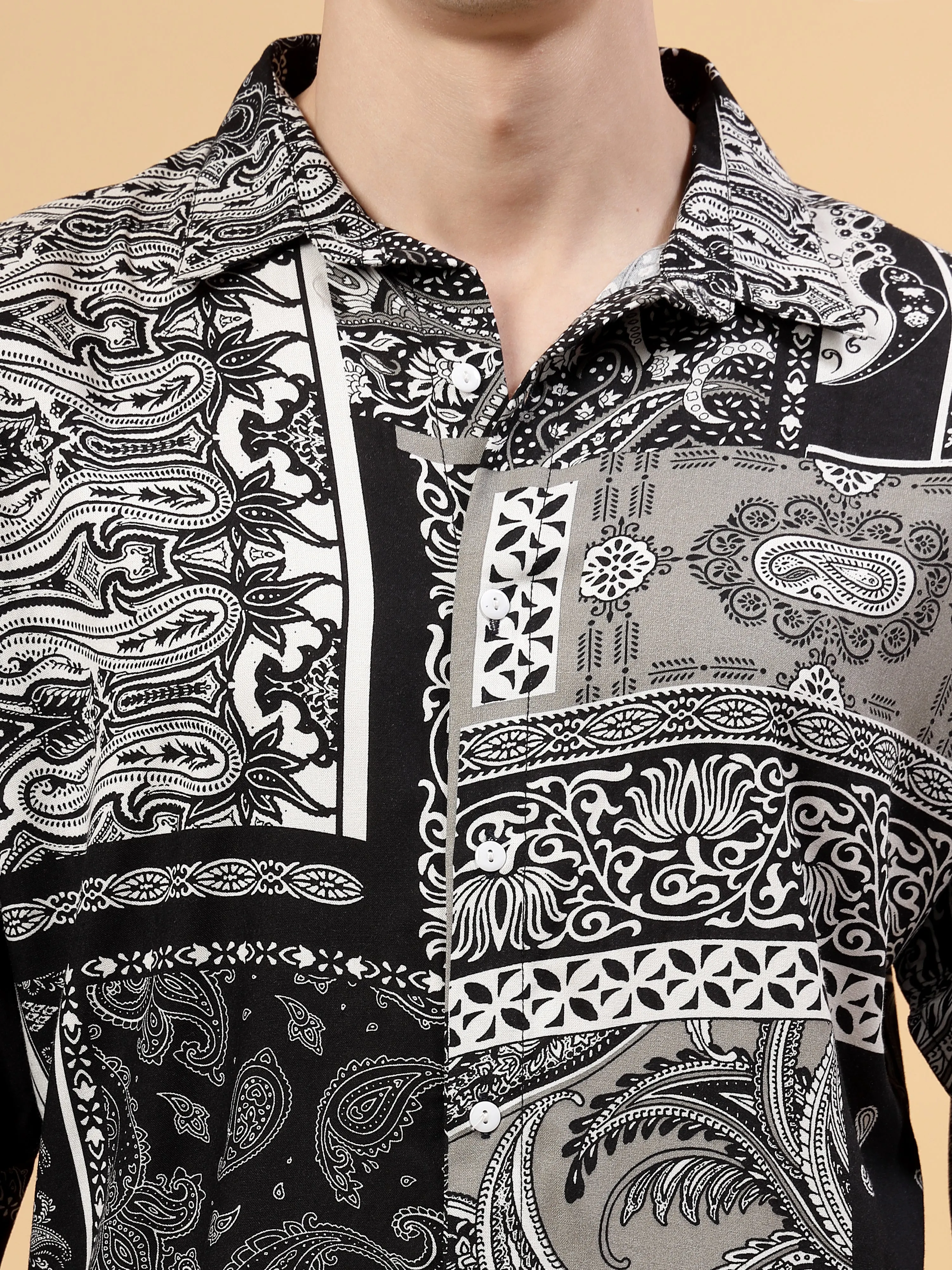 Modern Twist Men's Oversized Shirt With Paisley Print